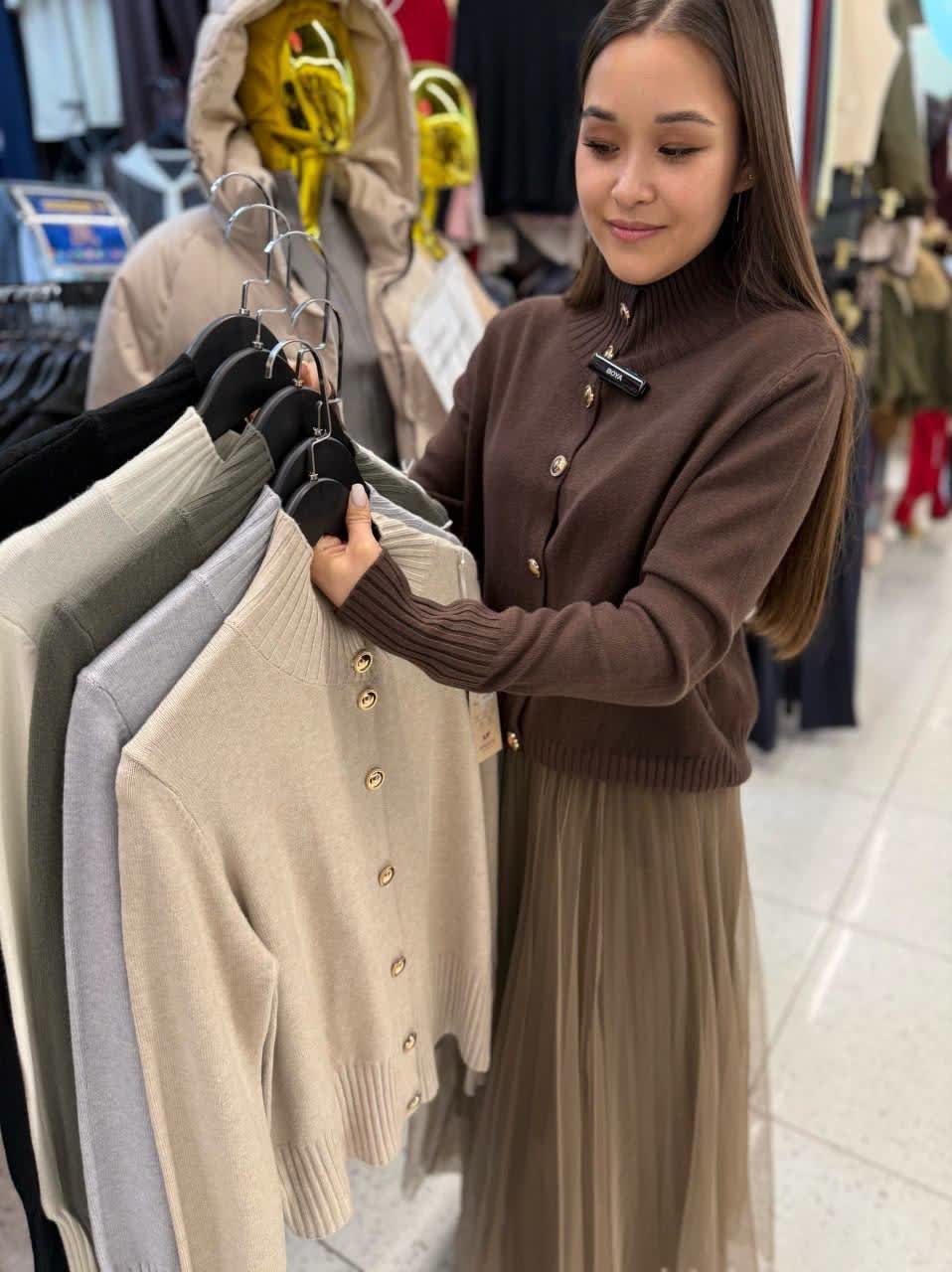 вязаные джемпера,свитер джемпер,свитер с воротником,свитер с высоким воротом,свитер с высоким воротником