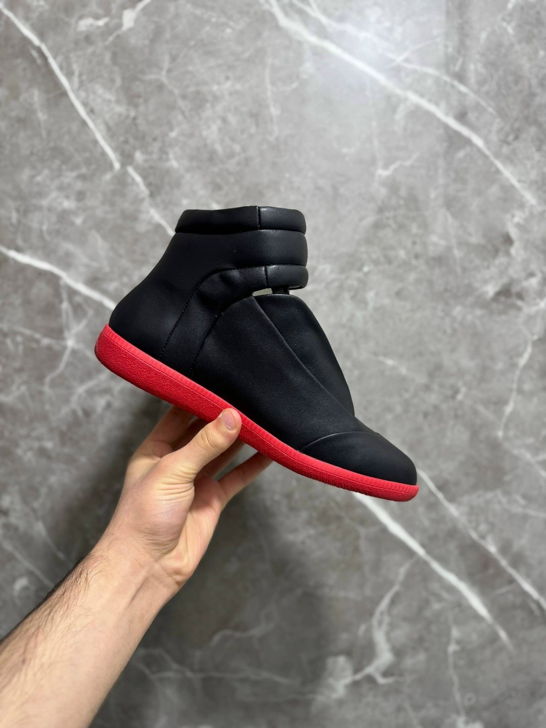 ,maison margiela 22 future high tonal sneaker black,обуви,maison margiela leather high top sneakers,высокие мейсон марджела кеды черные
