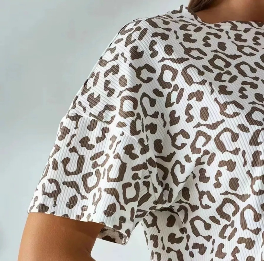 пижама женская с леопардовым принтом,футболки оверсайз женские леопард,футболка свободного кроя с леопардовым принтом,футболка с леопардовым принтом