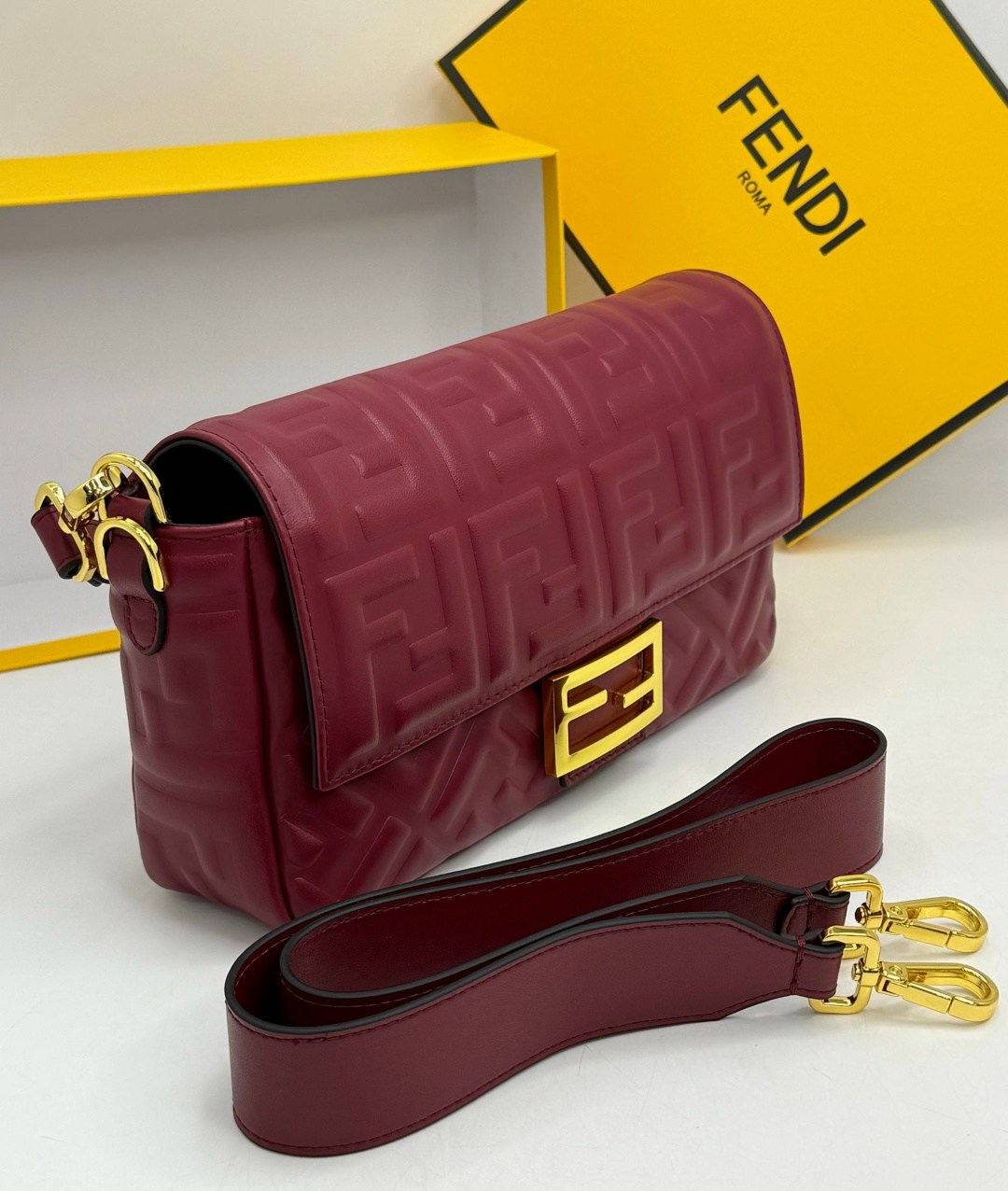сумка fendi,сумка fendi baguette,сумка fendi peekaboo бордовая,женская сумка fendi,фенди сумка