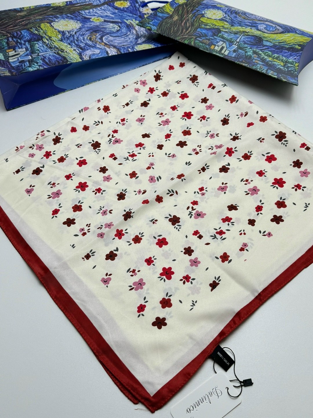 платок женский с принтом,брендовый платок,платки шелковые,платок женский с рисунком,платок