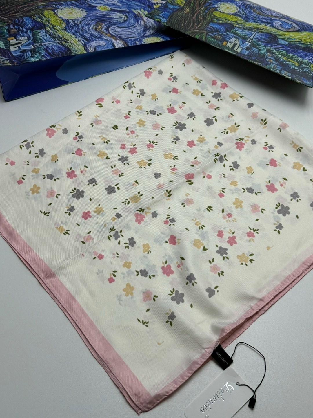 платок женский с принтом,брендовый платок,платки шелковые,платок женский с рисунком,платок