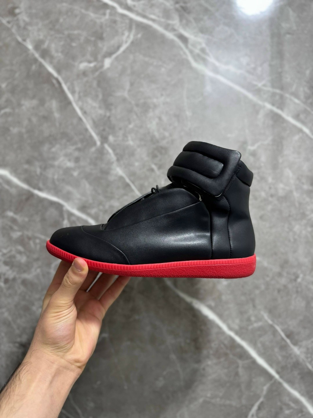 ,maison margiela 22 future high tonal sneaker black,обуви,maison margiela leather high top sneakers,высокие мейсон марджела кеды черные