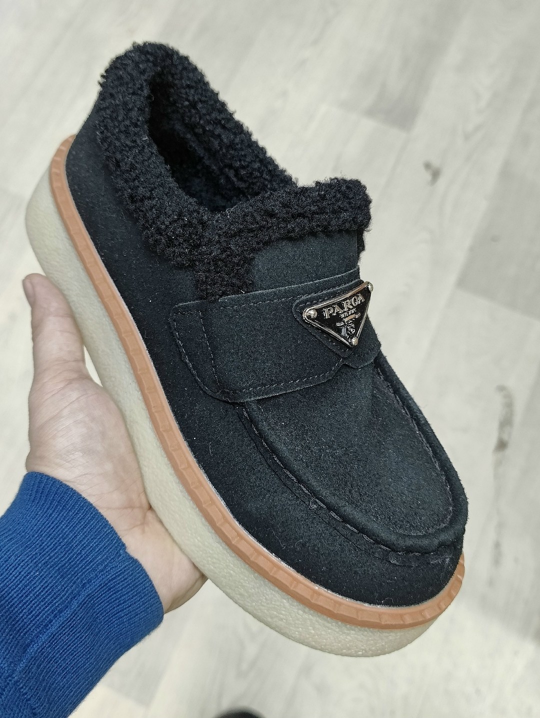 ,лоферы prada,женская ,лоферы с мехом,женские угги