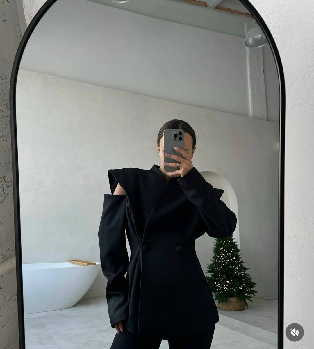 женский асимметричный блейзер twotwinstyle,женский однотонный блейзер twotwin,женский костюм,белые костюмы,элегантный наряд