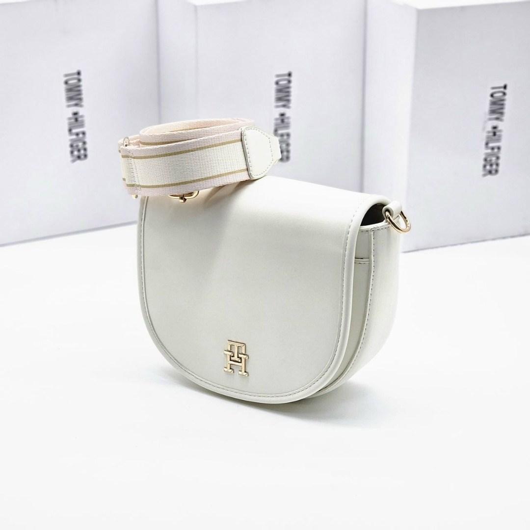 сумки через плечо tommy hilfiger,сумка кросс боди томми хилфигер,сумка tommy hilfiger,сумка томми хилфигер женские белая,сумка tommy hilfiger женская