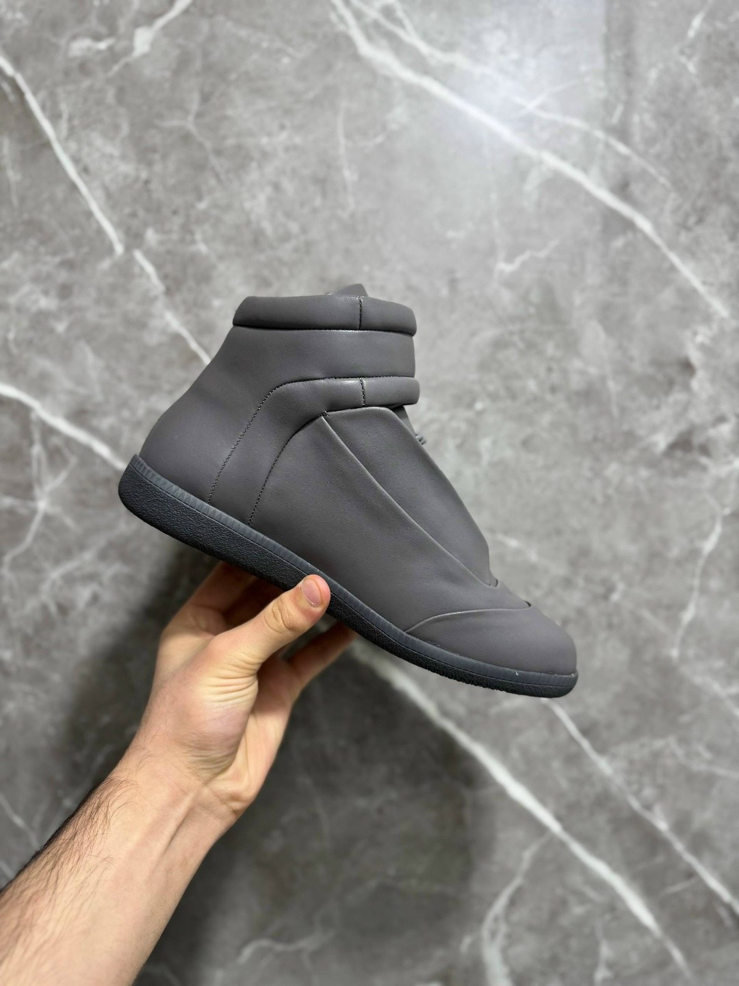 ,maison margiela 22 future high tonal sneaker black,обуви,maison margiela leather high top sneakers,высокие мейсон марджела кеды черные
