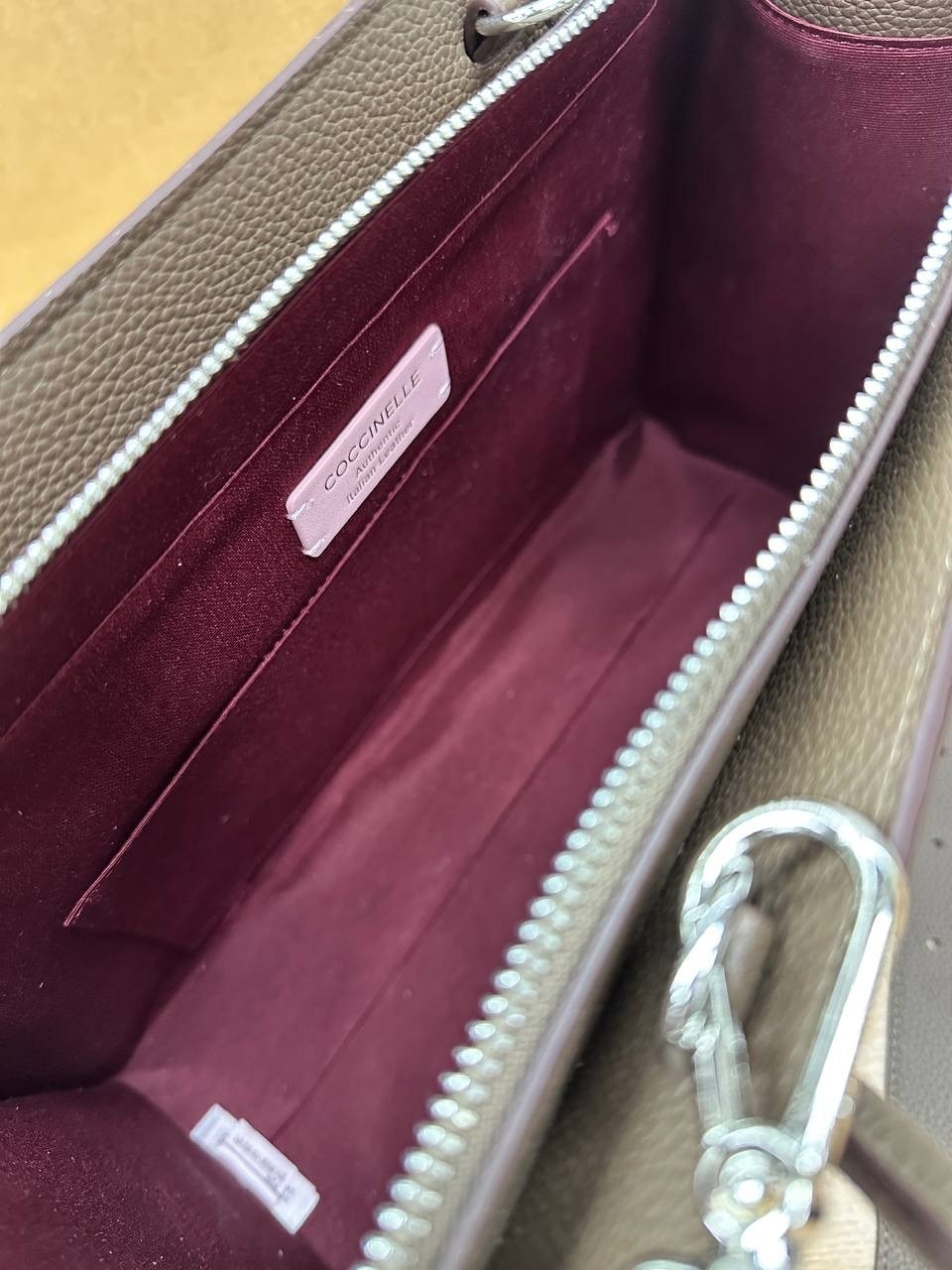 сумка coccinelle,сумка-шопер myrtha из зернистой кожи с логотипом макси coccinelle коричневый,coccinelle сумка шоппер,coccinelle сумка на плечо шоппер myrtha maxi log,coccinelle женская сумка myrtha и