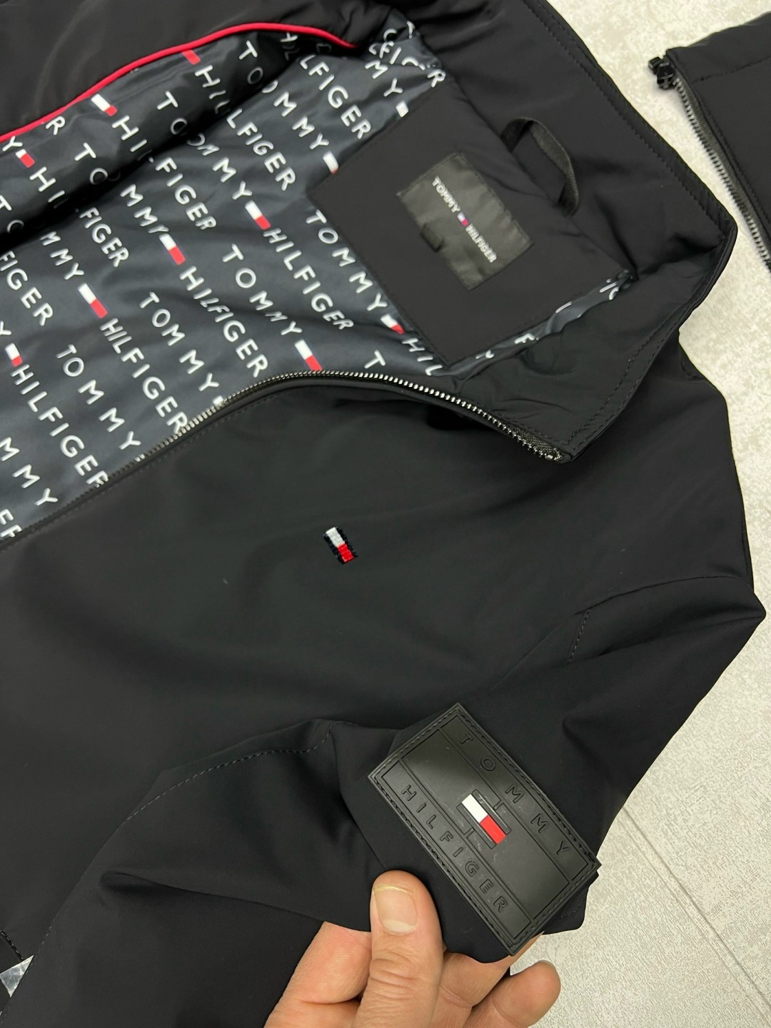 куртка с капюшоном tommy hilfiger,куртка мужская tommy hilfiger,tommy hilfiger tommy hilfiger,куртка tommy hilfiger,ветровка tommy hilfiger