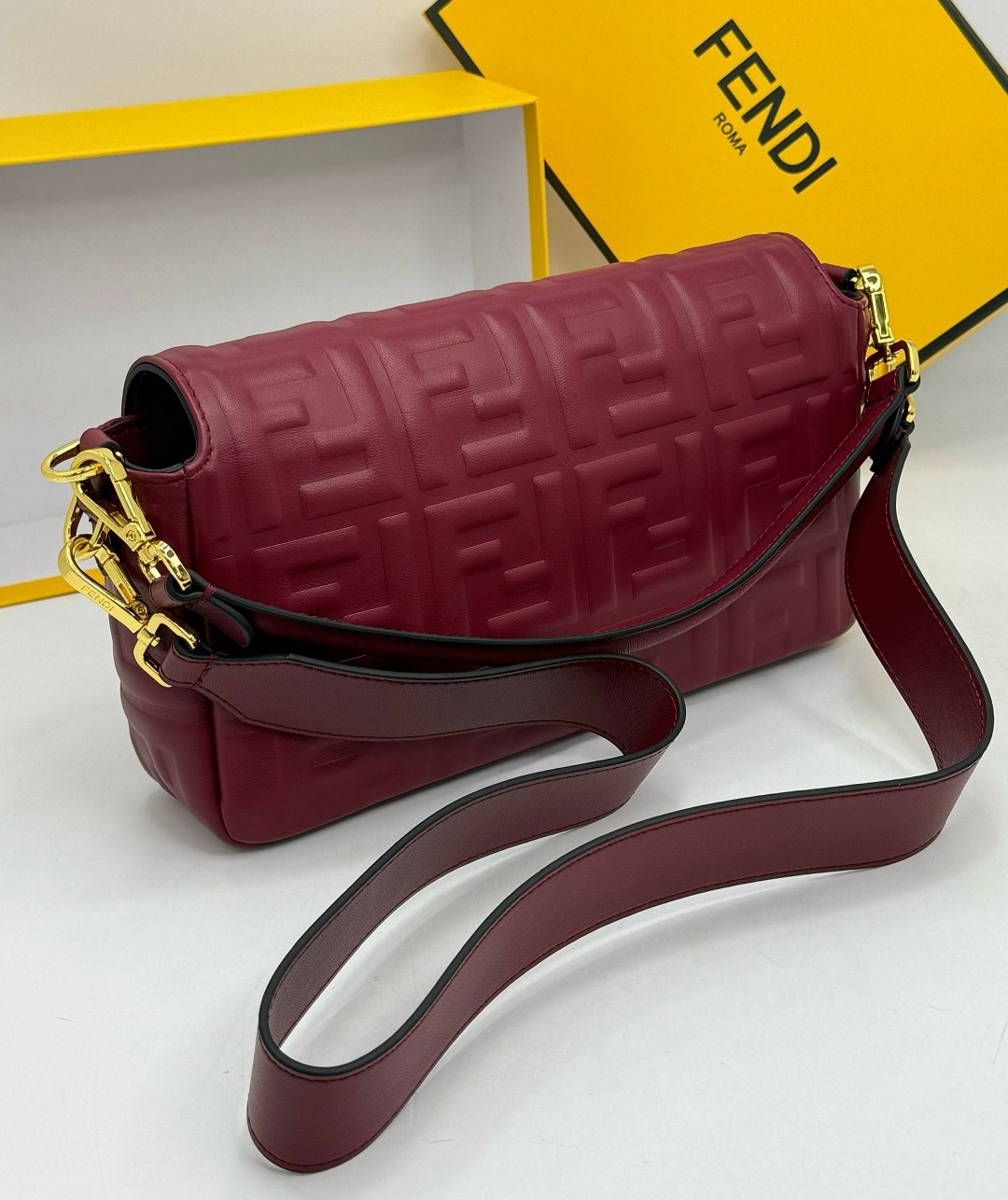 сумка fendi,сумка fendi baguette,сумка fendi peekaboo бордовая,женская сумка fendi,фенди сумка