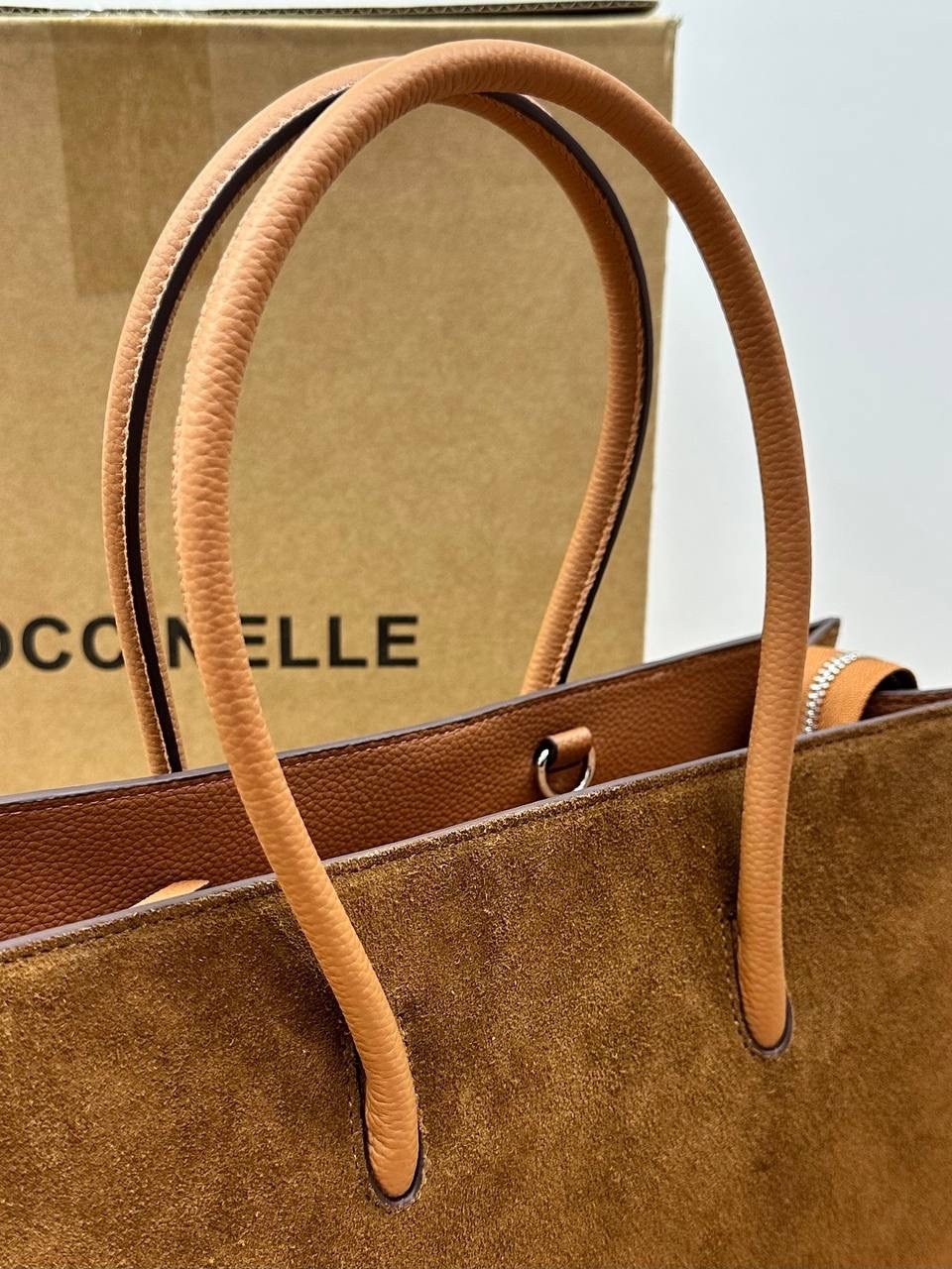 coccinelle женская сумка myrtha из натуральной кожи коричневый цвет,coccinelle сумка,замшевая сумка,замшевая сумка шоппер,coccinelle сумка на плечо шоппер