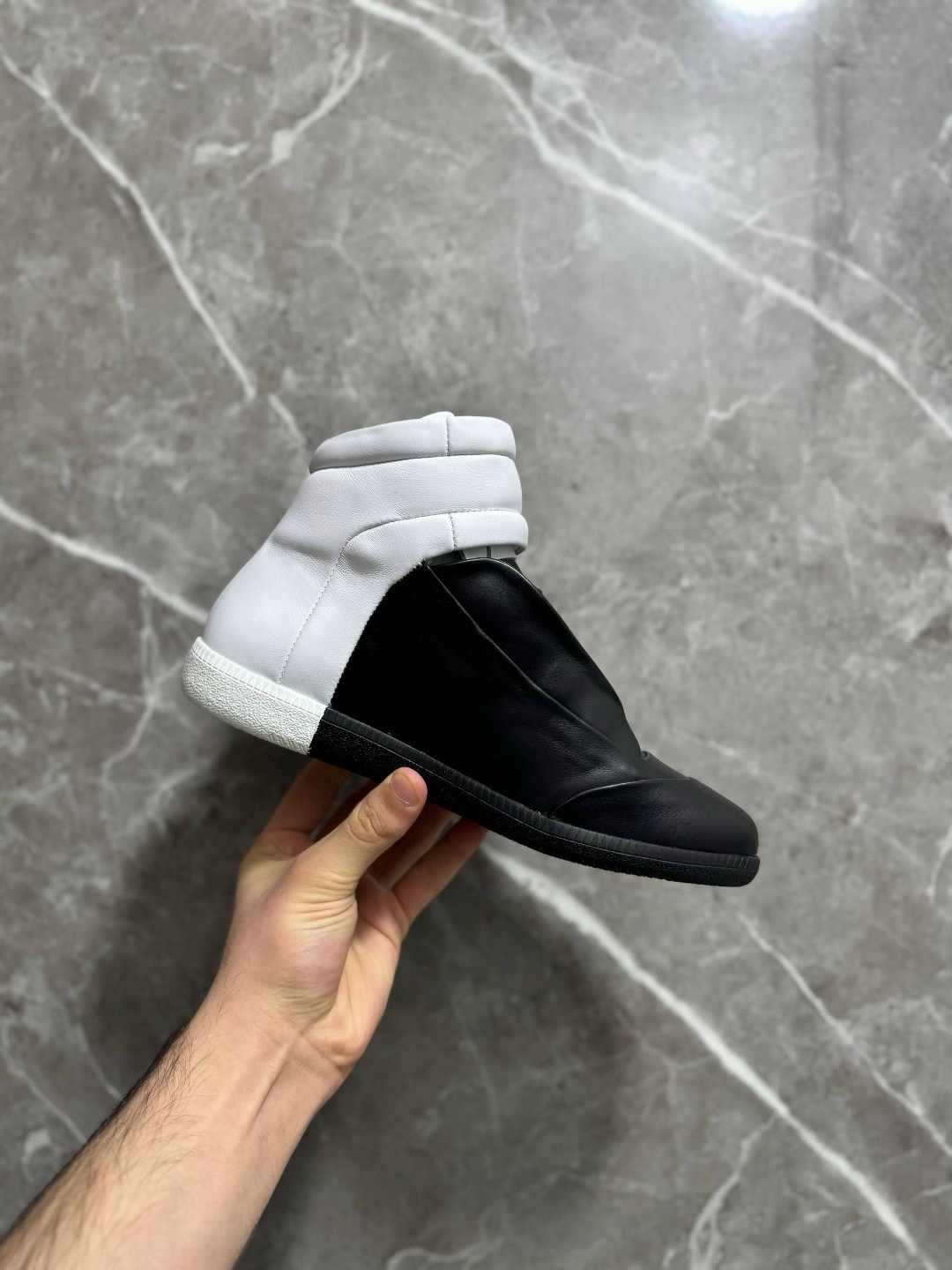,maison margiela 22 future high tonal sneaker black,обуви,maison margiela leather high top sneakers,высокие мейсон марджела кеды черные