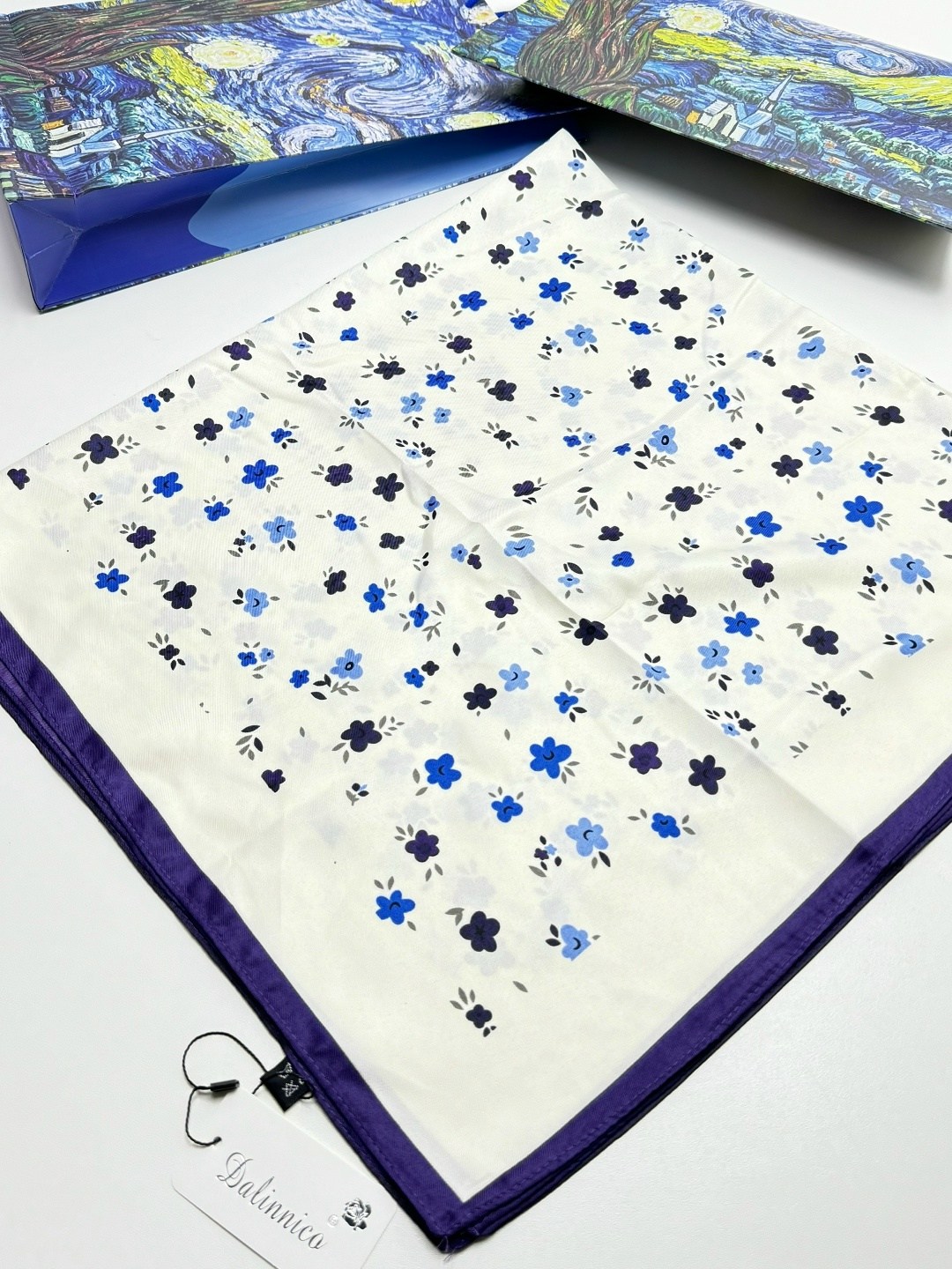 платок женский с принтом,брендовый платок,платки шелковые,платок женский с рисунком,платок