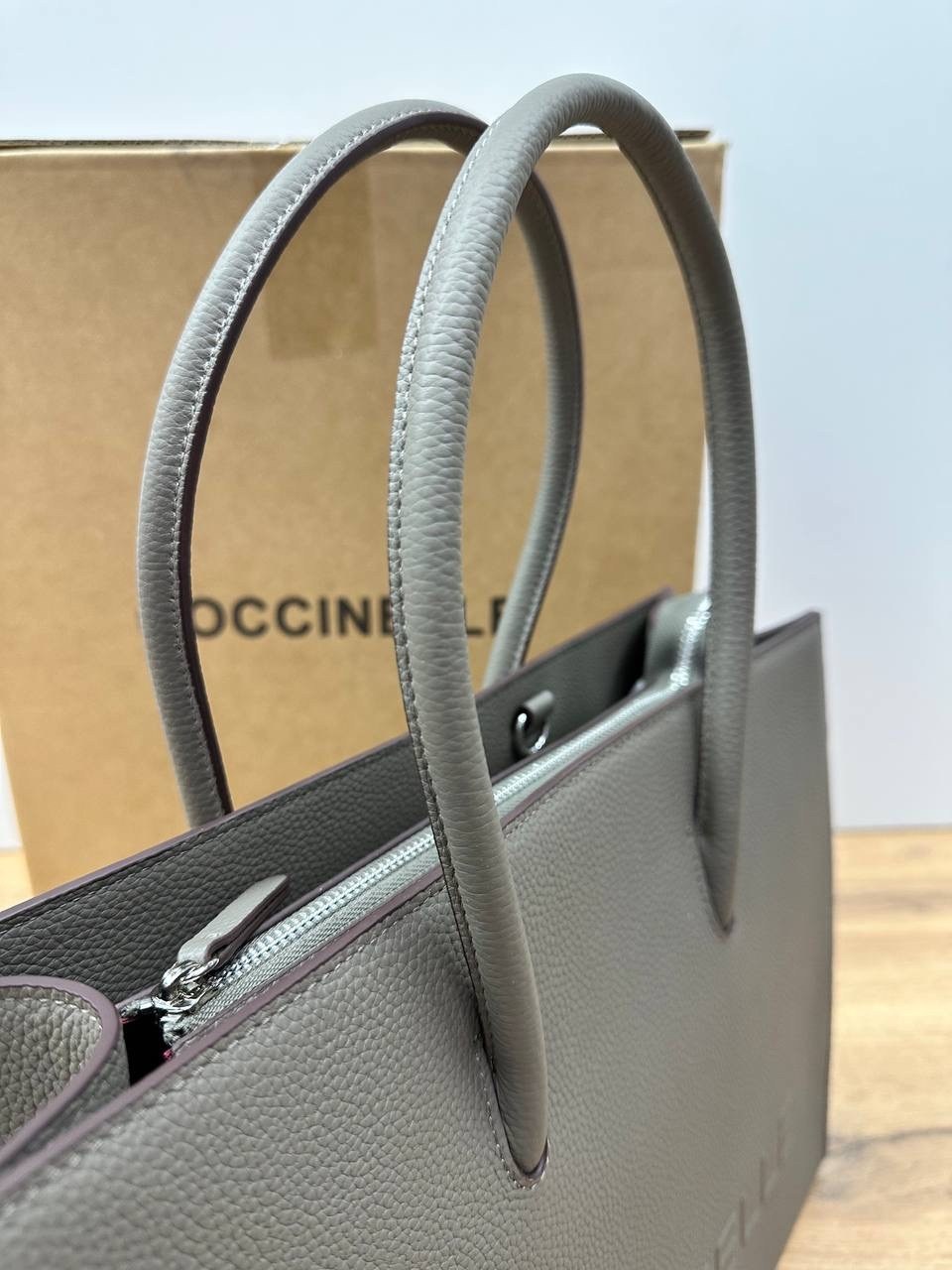 coccinelle сумка на плечо шоппер myrtha maxi log,сумка coccinelle,coccinelle сумка на плечо шоппер,coccinelle сумка шоппер,сумка женская coccinelle