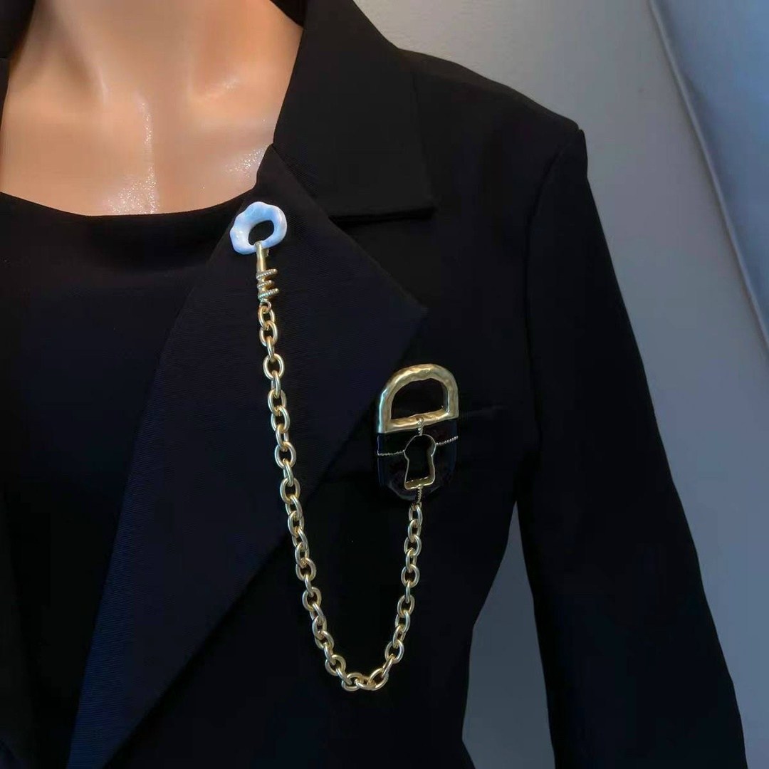 замок на цепочке,ювелирное украшение,замок на цепи,колье винтажное,ювелирное изделие
