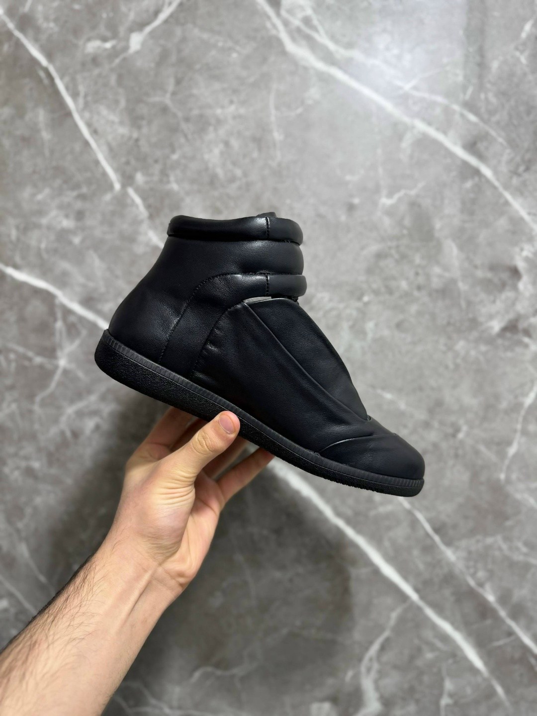 ,maison margiela 22 future high tonal sneaker black,обуви,maison margiela leather high top sneakers,высокие мейсон марджела кеды черные