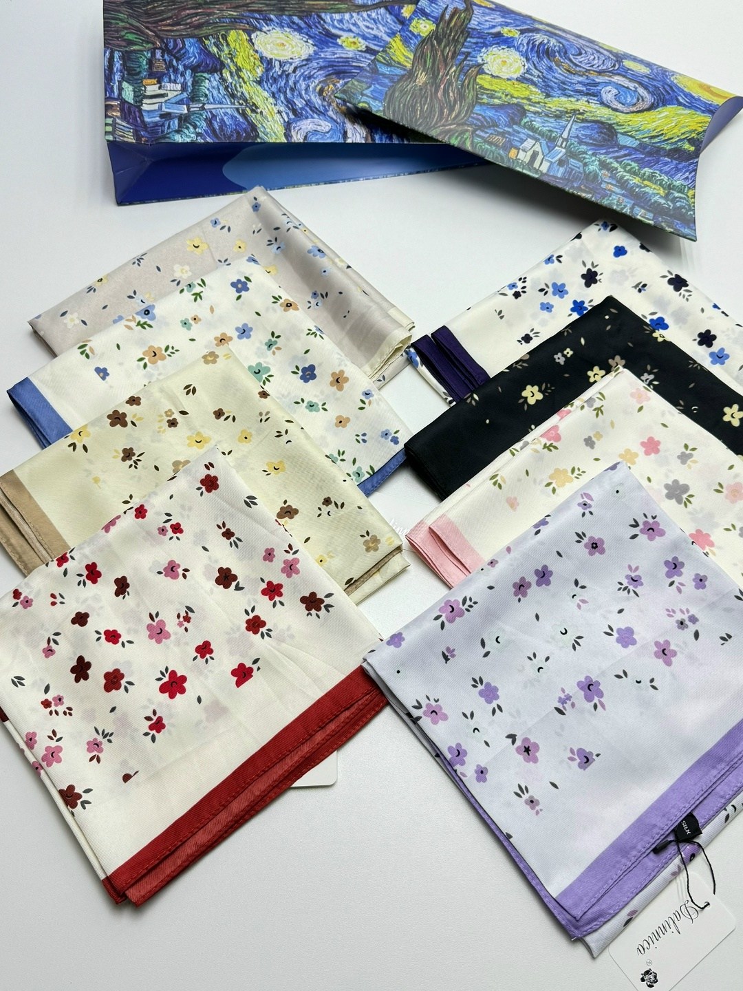 платок женский с принтом,брендовый платок,платки шелковые,платок женский с рисунком,платок