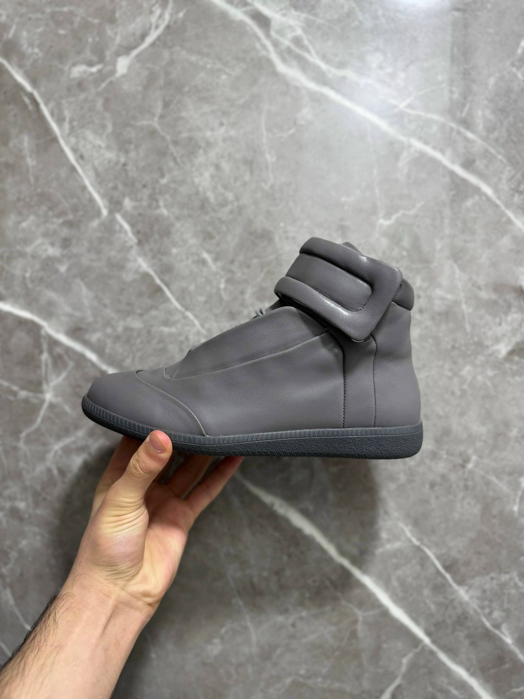 ,maison margiela 22 future high tonal sneaker black,обуви,maison margiela leather high top sneakers,высокие мейсон марджела кеды черные