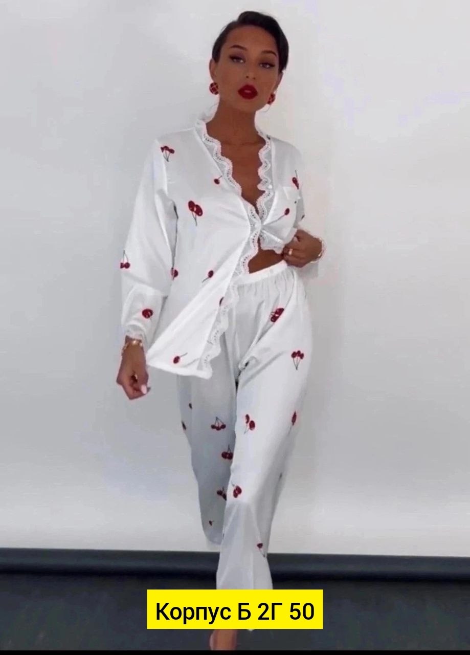 белая пижама с вишнями,пижама белая,пижамы женски,костюм белый,пижама женская костюм