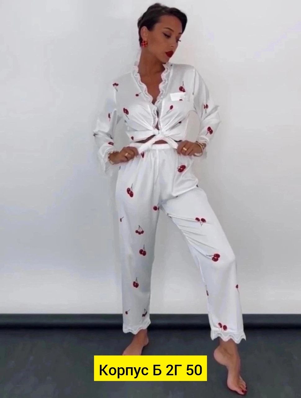 белая пижама с вишнями,пижама белая,пижамы женски,костюм белый,пижама женская костюм