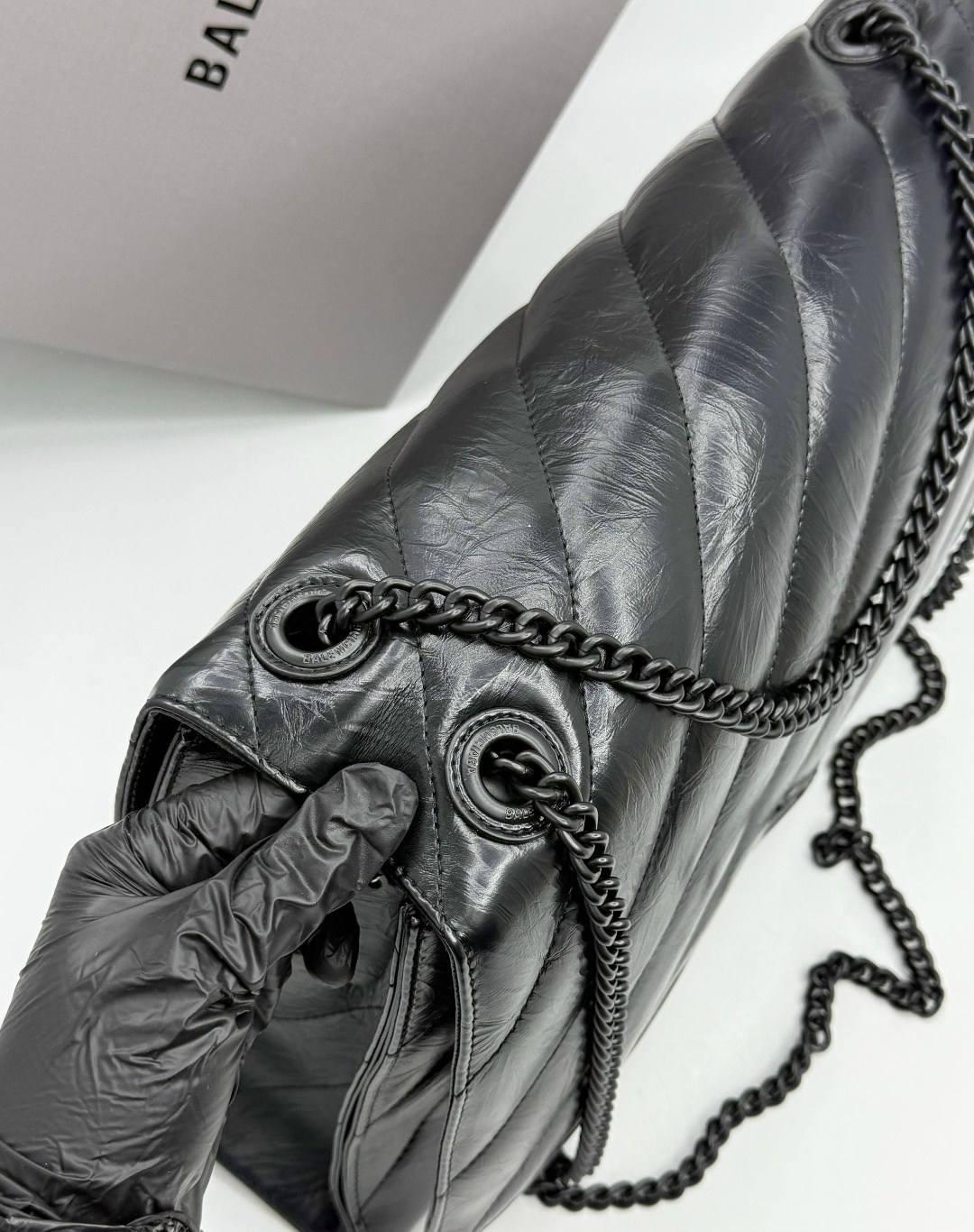 balenciaga сумка,баленсиага краш сумка,стеганая сумка crush medium chain balenciaga черный,сумка баленсиага,черная женская кожаная сумка balenciaga