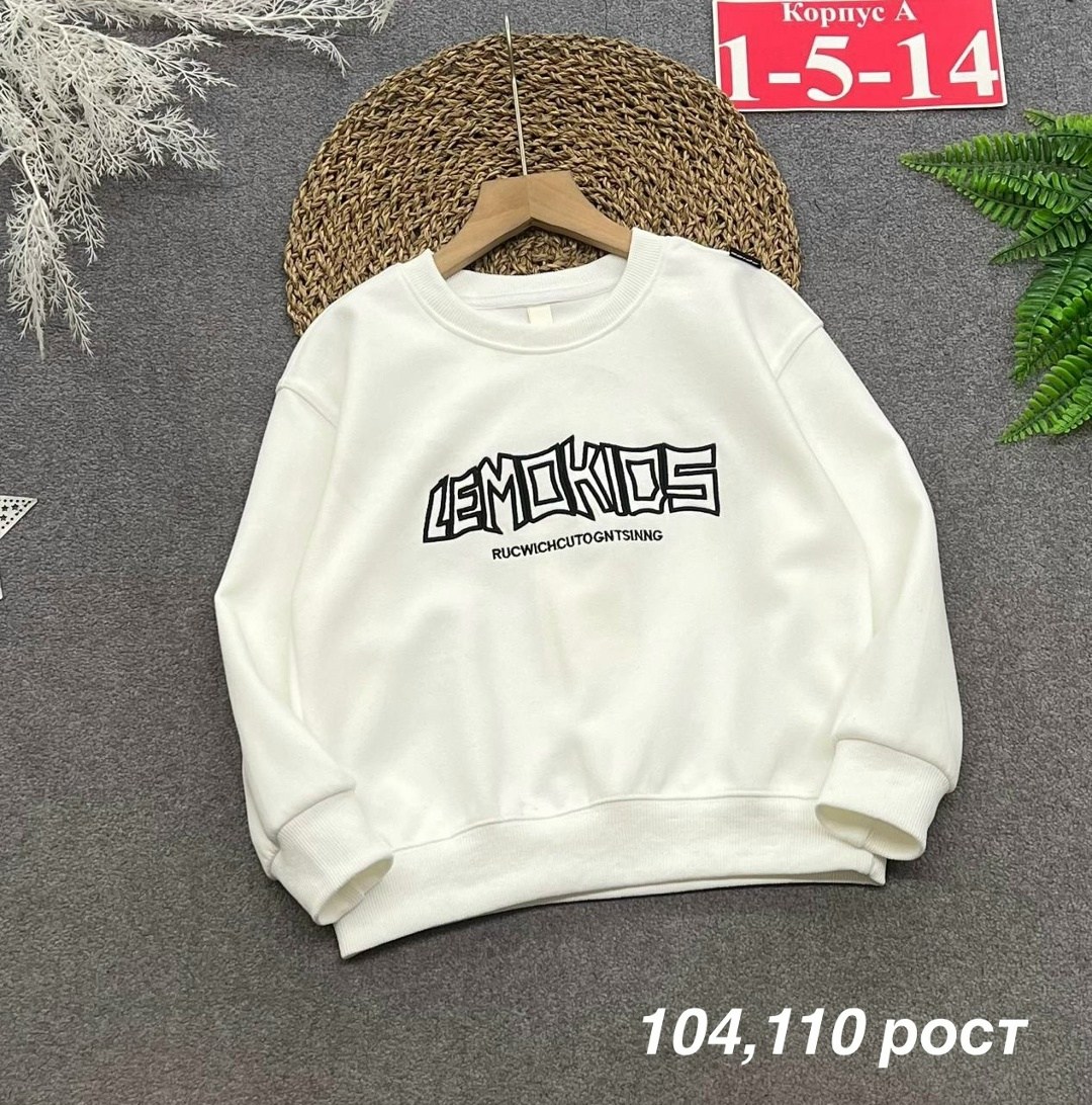 мальчик с книгами,дети книги,читающий мальчик,дети читают книги,подростки в библиотеке