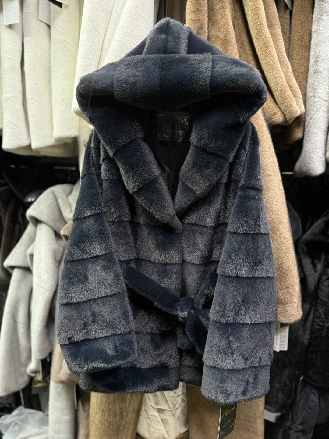 эко-шуба под норку,норковая шуба,шуба,шуба из норки nafa серо-голубая с капюшоном,шуба бобрик