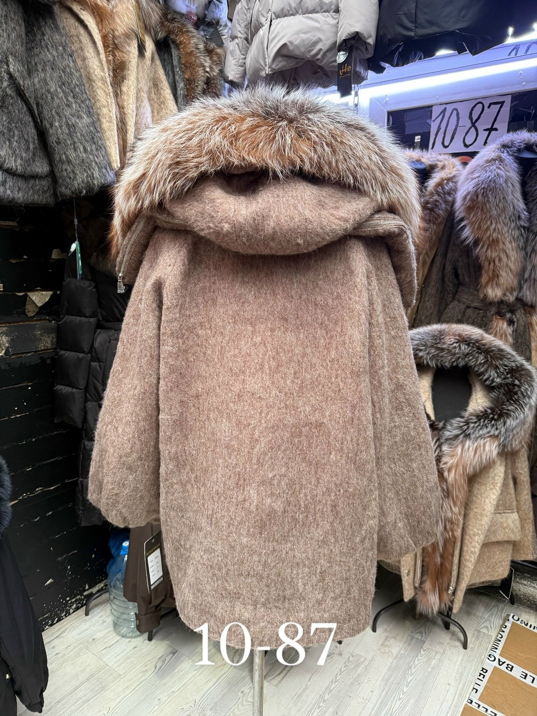 куртка парка мех чернобурка песец с капюшоном,парка с натуральным мехом,парка мех песец чернобурка утеплена мехом кролика,женская парка с натуральным мехом,парка с мехом