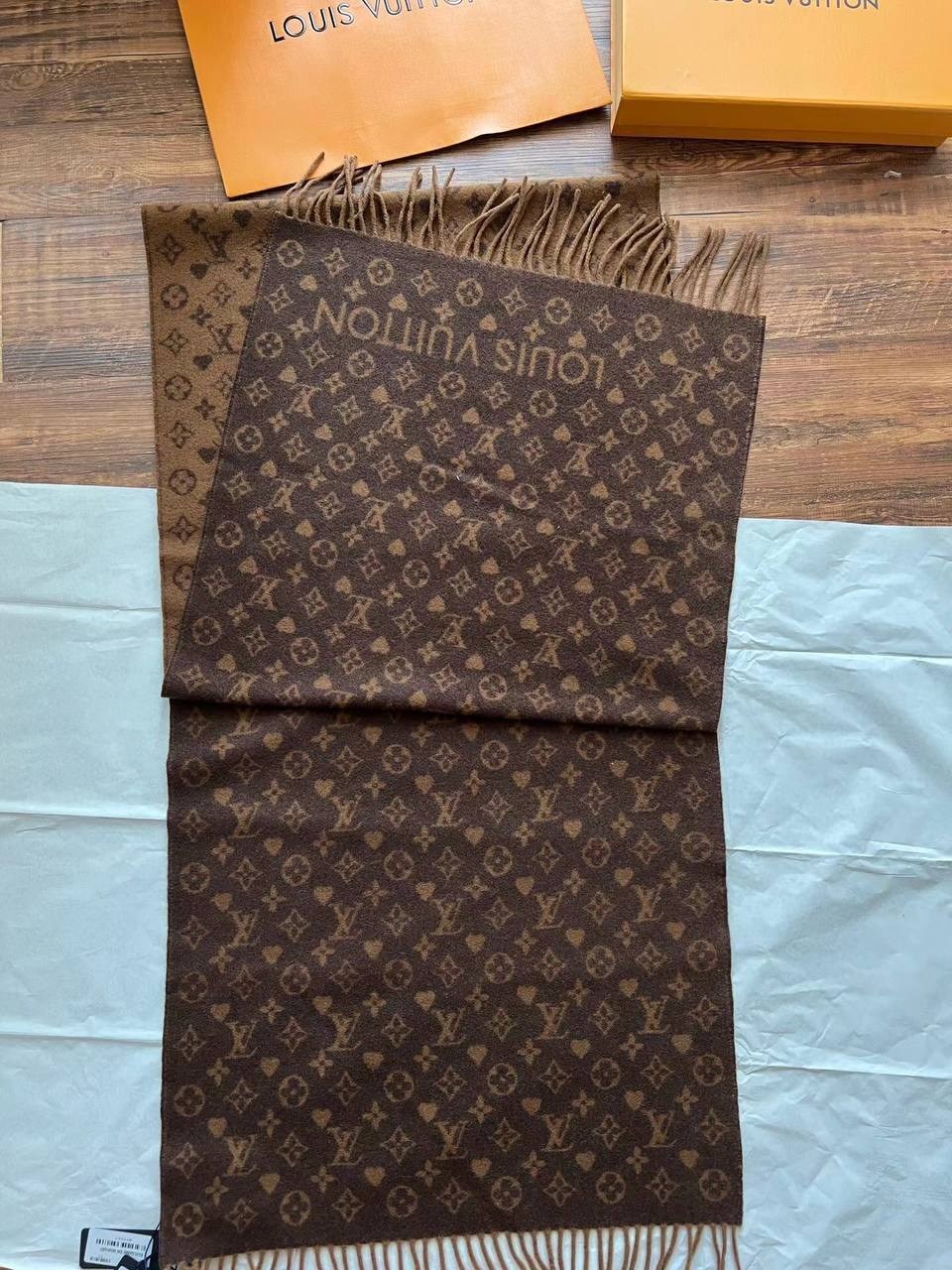 шарф louis vuitton,черный шарф луи виттон оригинал,женский шарф louis vuitton,шарф луи витон коричневый,зимний кашемировый шарф в стиле louis vuitton