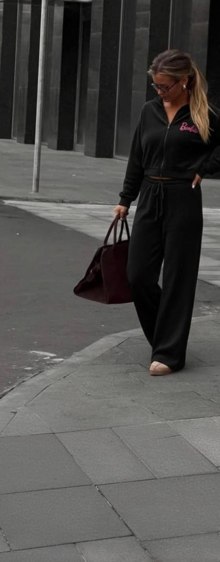 велюровый спортивный костюм,велюровый костюм,костюм спортивный велюровый benefit store серый,велюровый костюм женский,стильный костюм