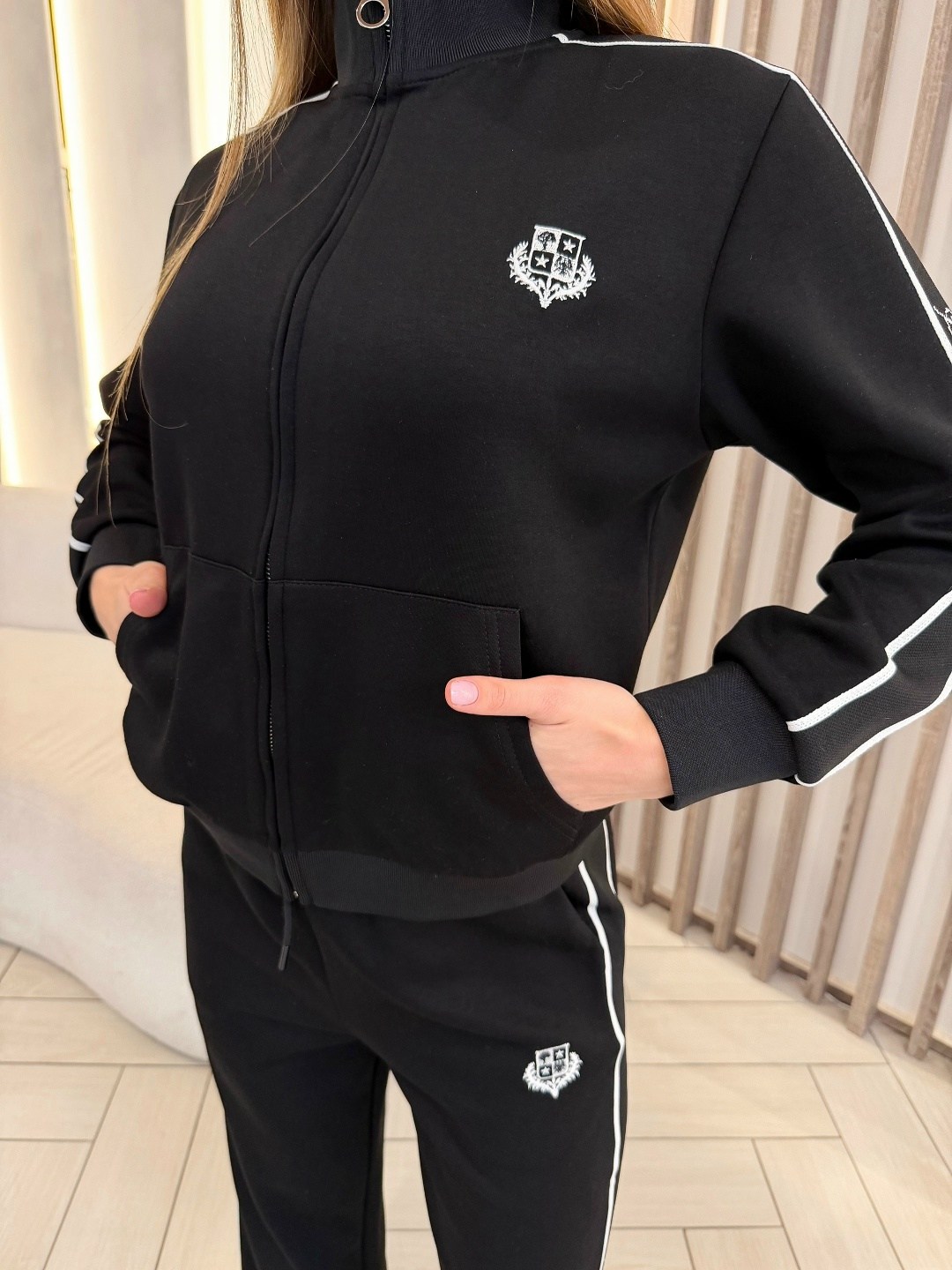 спортивные костюмы,женский спортивный костюм,костюм женский,стильные костюмы,костюм с лампасами