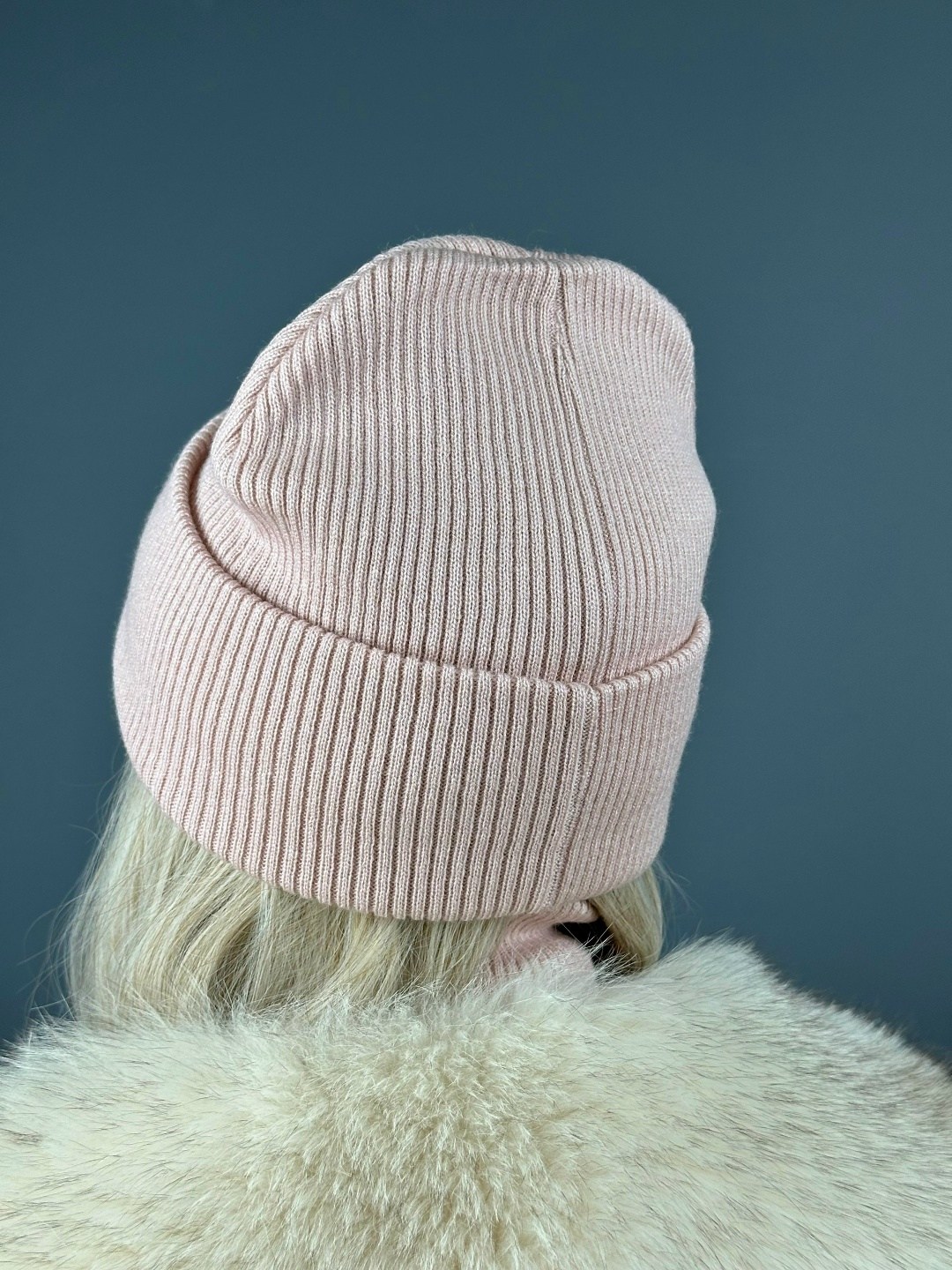 вязаная шапка,шапка бини,шапка,голубая шапка,шапка модная