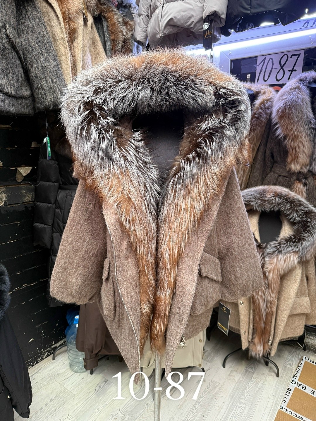 куртка парка мех чернобурка песец с капюшоном,парка с натуральным мехом,парка мех песец чернобурка утеплена мехом кролика,женская парка с натуральным мехом,парка с мехом