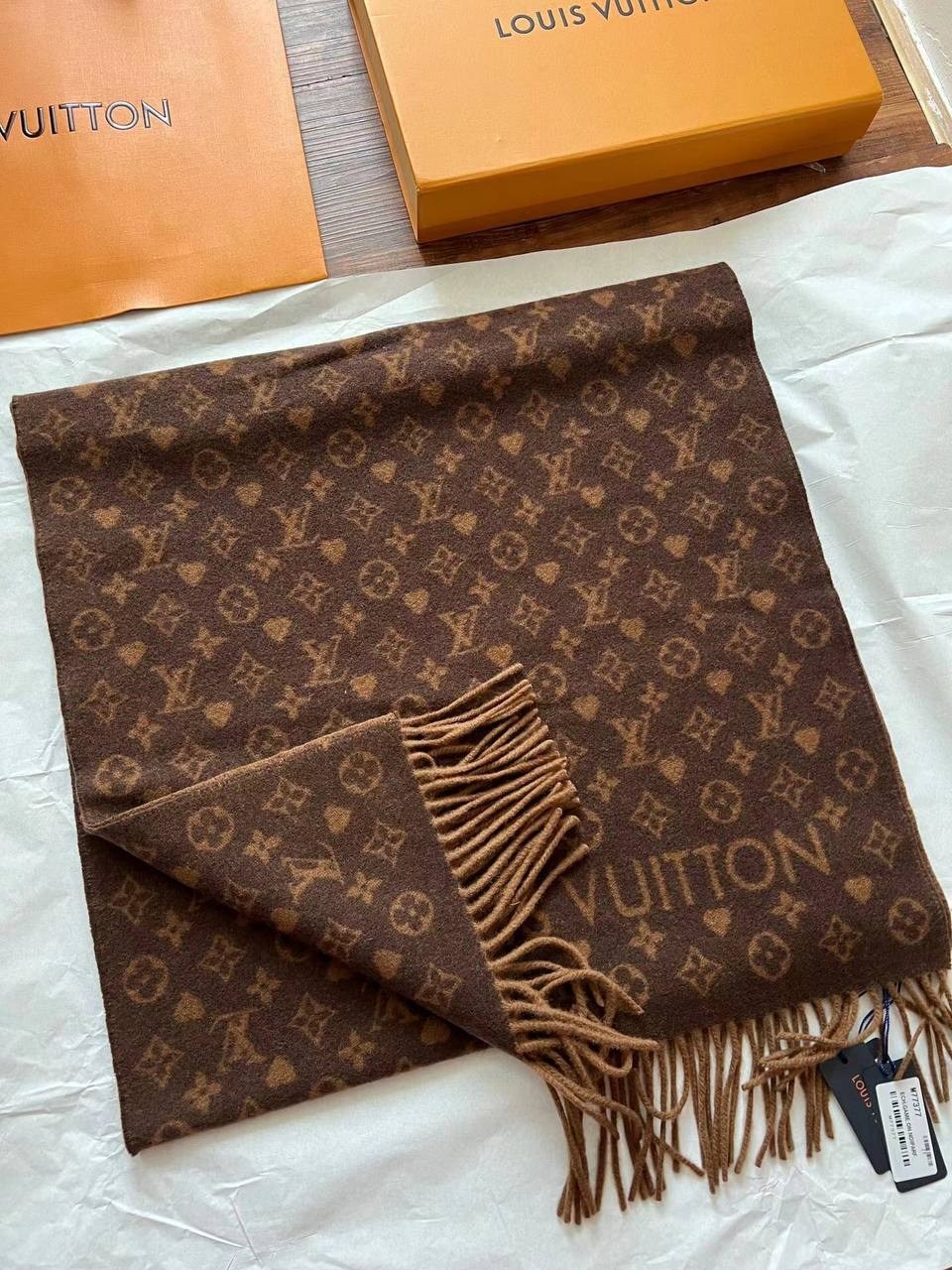 шарф louis vuitton,черный шарф луи виттон оригинал,женский шарф louis vuitton,шарф луи витон коричневый,зимний кашемировый шарф в стиле louis vuitton