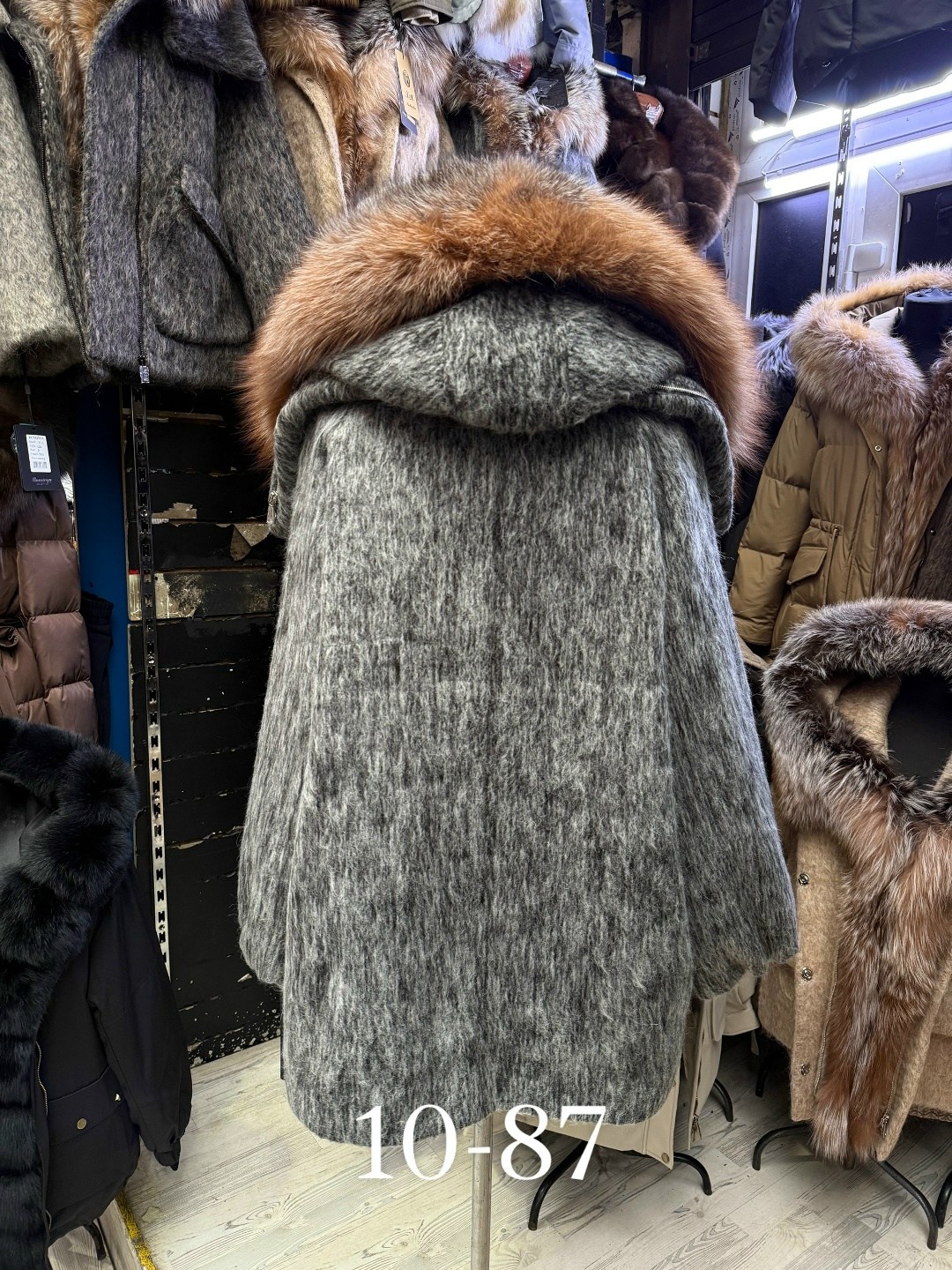 куртка парка мех чернобурка песец с капюшоном,парка с натуральным мехом,парка мех песец чернобурка утеплена мехом кролика,женская парка с натуральным мехом,парка с мехом