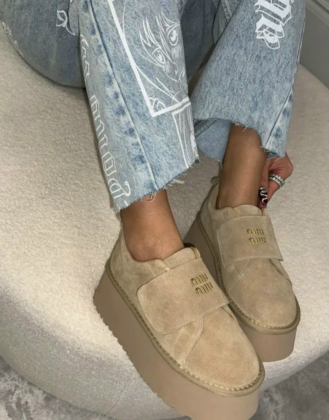 замшевые лоферы miu miu на высокий подошве и фирменной фурнитурой,лоферы miu miu на высокий подошве,,кеды замшевые на высокой платформе derio,замшевые лоферы