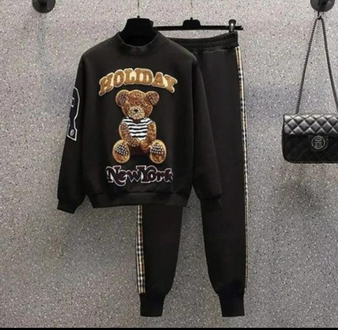 спортивный костюм женский,одежда с кодами для,спортивный костюм moschino,повседневный спортивный костюм,костюм спортивный