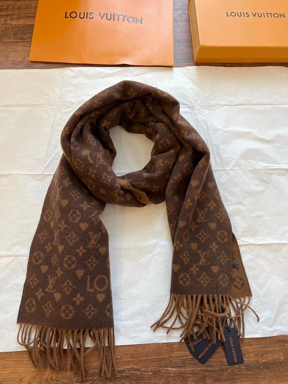 шарф louis vuitton,черный шарф луи виттон оригинал,женский шарф louis vuitton,шарф луи витон коричневый,зимний кашемировый шарф в стиле louis vuitton