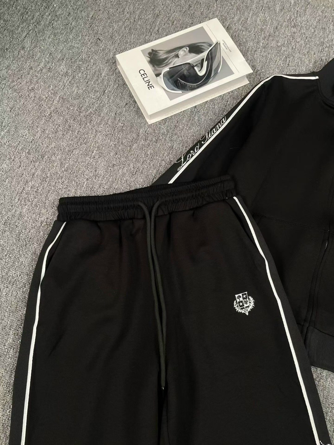 спортивные костюмы,женский спортивный костюм,костюм женский,стильные костюмы,костюм с лампасами