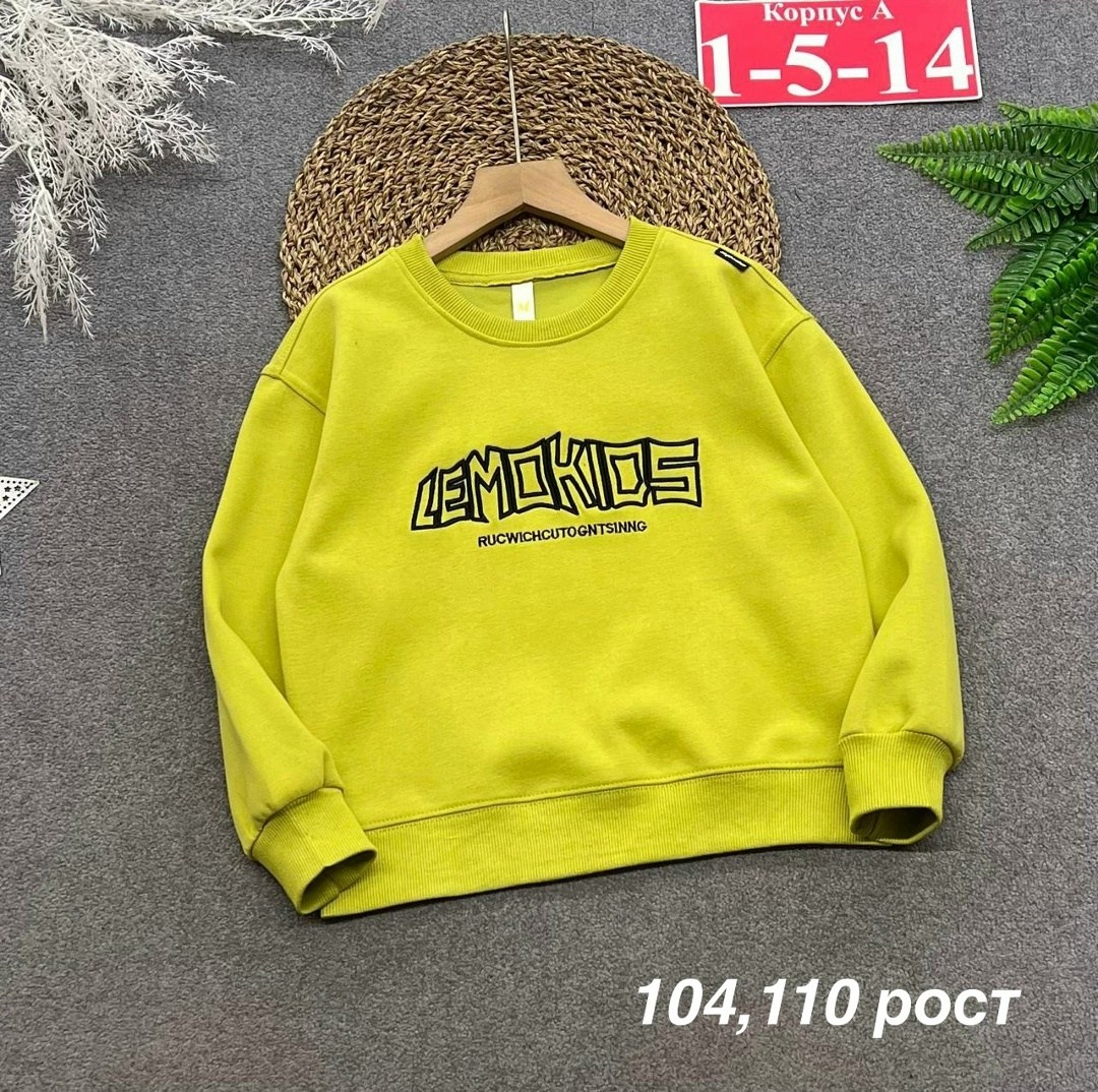 мальчик с книгами,дети книги,читающий мальчик,дети читают книги,подростки в библиотеке