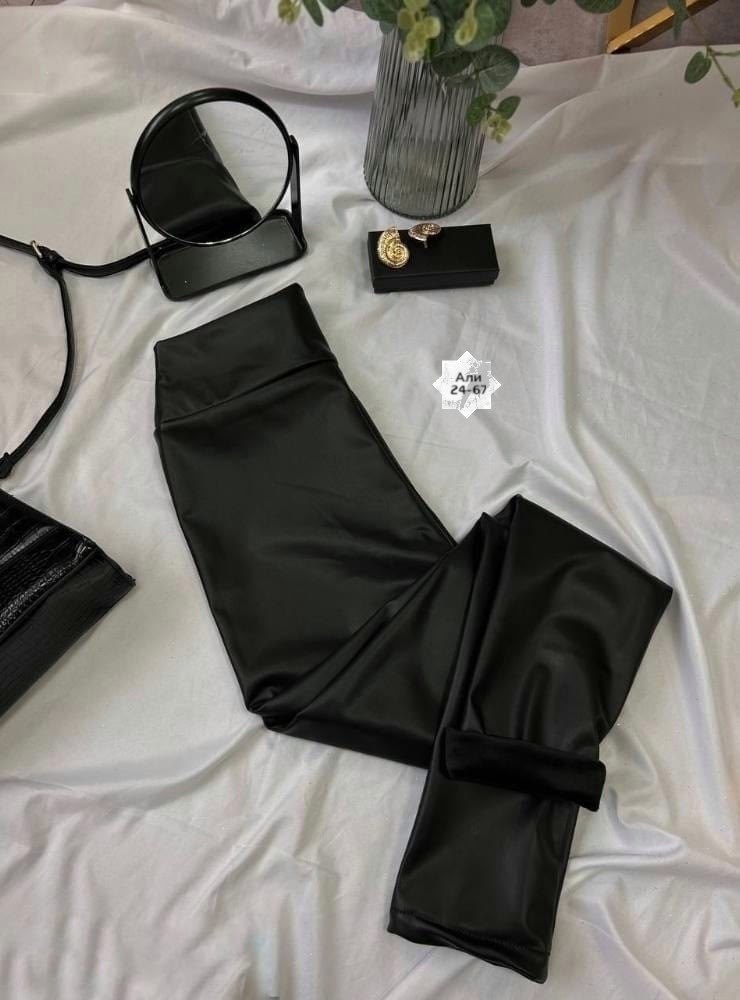 спортивные легинсы из экокожи,матовые лосины,лосины кожаные матовые,леггинсы из искусственной кожи,матовые легинсы