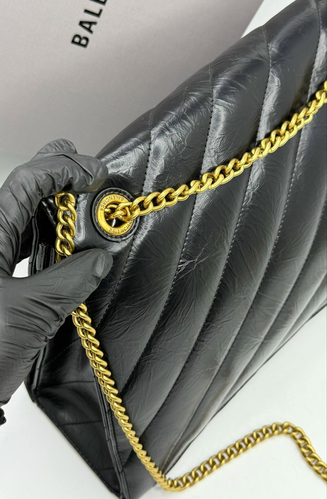 balenciaga сумка,баленсиага краш сумка,стеганая сумка crush medium chain balenciaga черный,сумка баленсиага,черная женская кожаная сумка balenciaga