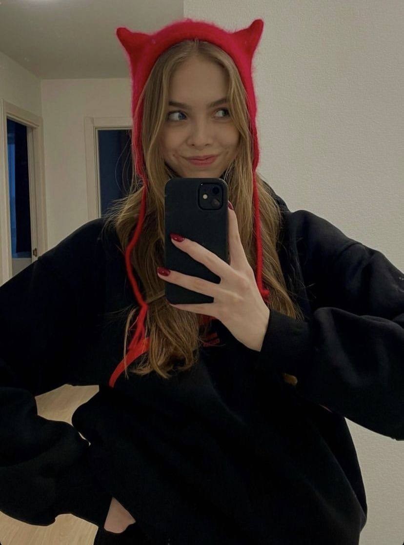 девушка,диана коркунова,красива девушка,шапка с ушками,девушек