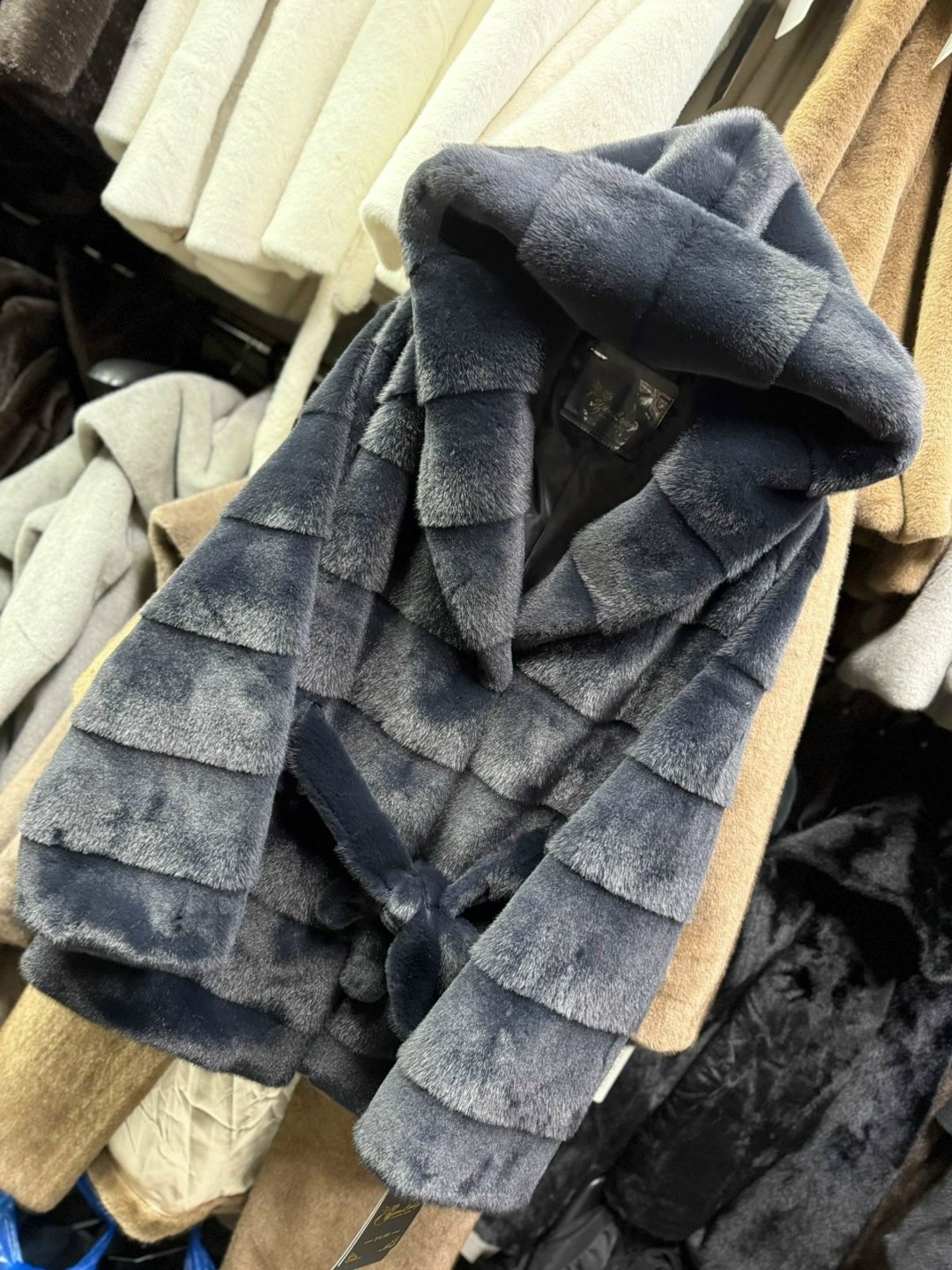 эко-шуба под норку,норковая шуба,шуба,шуба из норки nafa серо-голубая с капюшоном,шуба бобрик