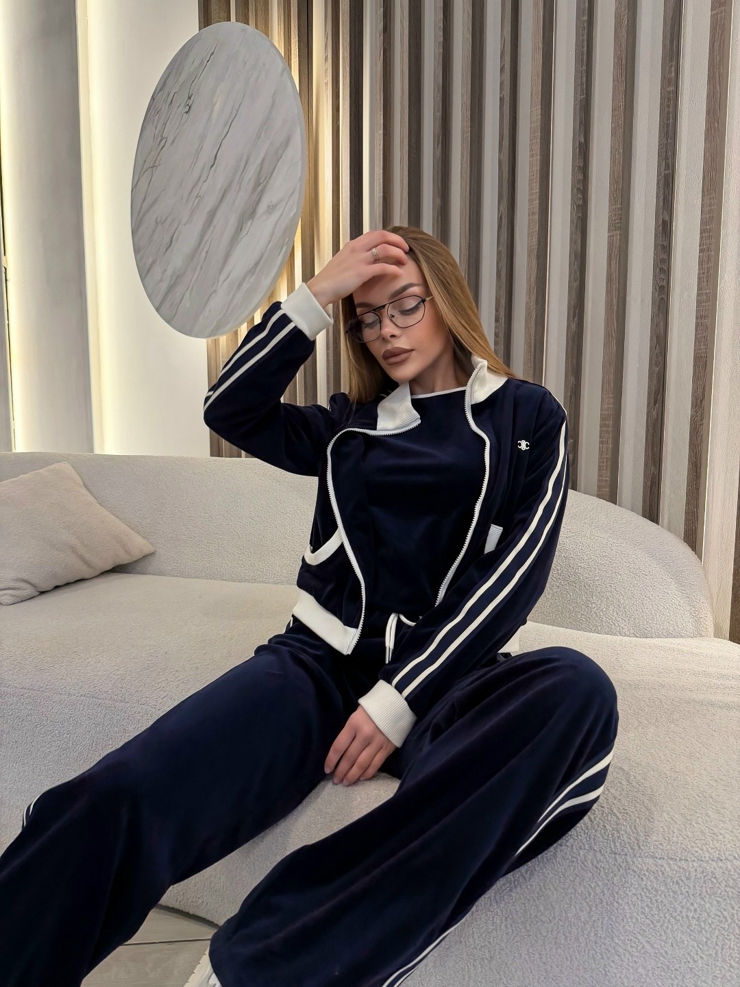 велюровый спортивный костюм,костюм велюровый женский,костюм спортивный женский,женский костюм,женский велюровый костюм с лампасами черный