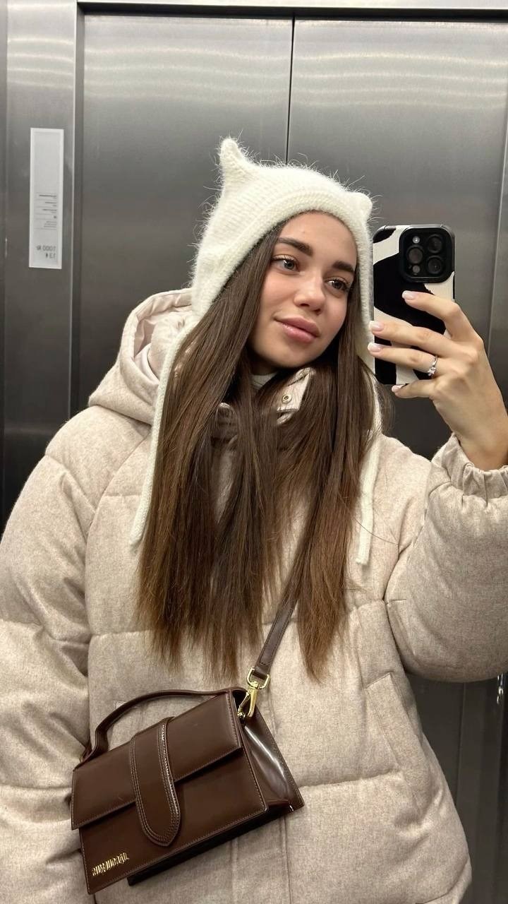 вязаная шапка с кошачьими ушками,милые кошачьи ушки,шапка с кошачьими ушками,девушка,шапка для девочки с кошачьими ушками