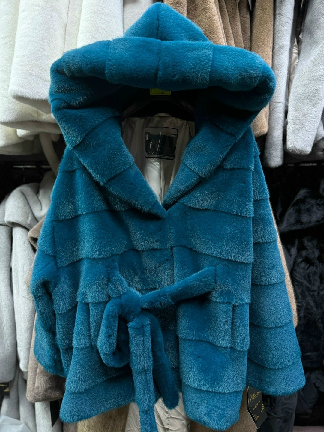 эко-шуба под норку,норковая шуба,шуба,шуба из норки nafa серо-голубая с капюшоном,шуба бобрик