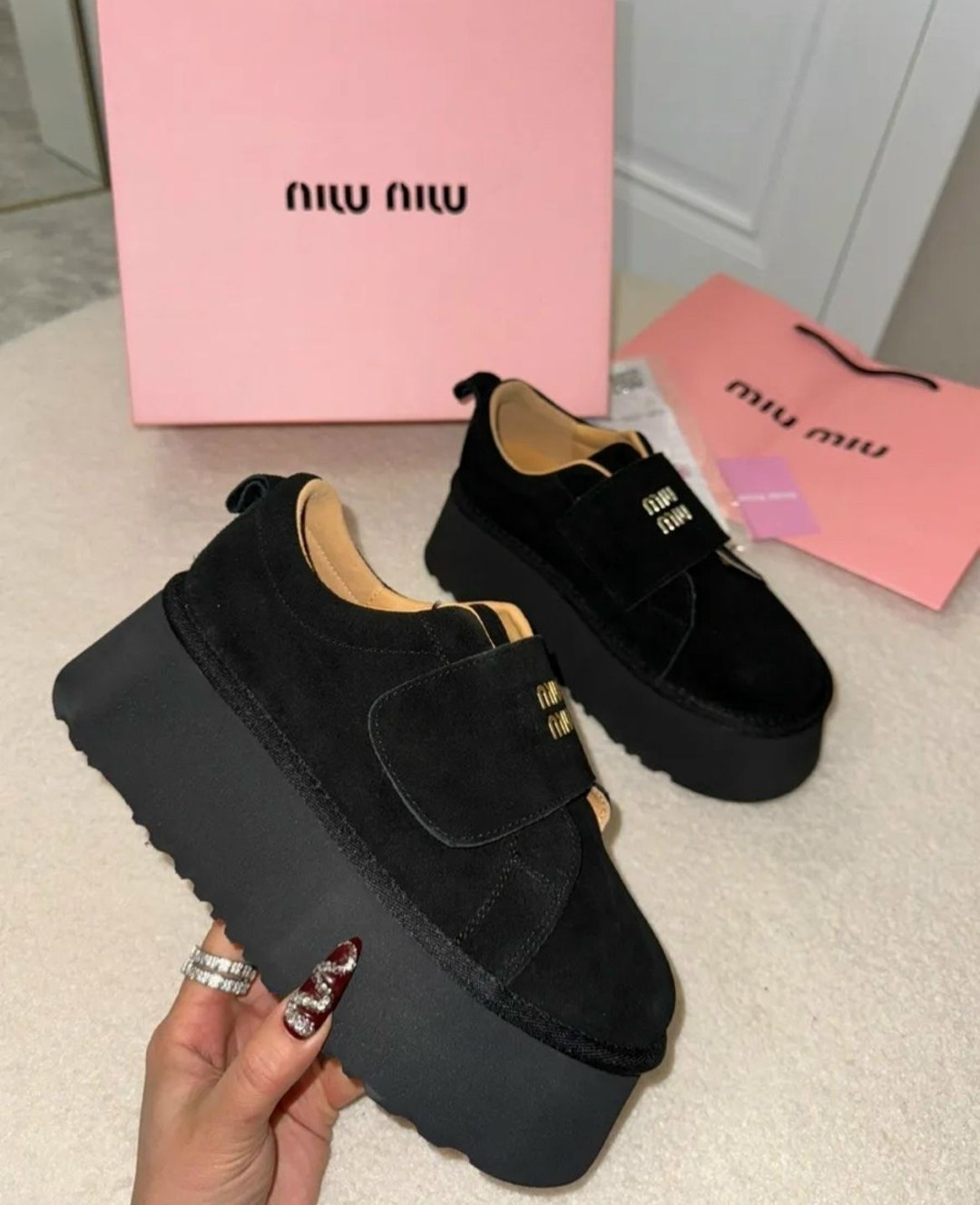 замшевые лоферы miu miu на высокий подошве и фирменной фурнитурой,лоферы miu miu на высокий подошве,,кеды замшевые на высокой платформе derio,замшевые лоферы