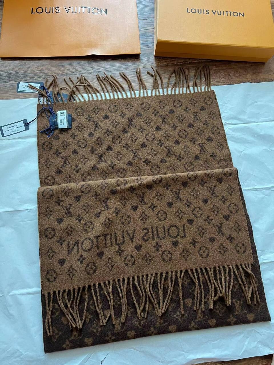 шарф louis vuitton,черный шарф луи виттон оригинал,женский шарф louis vuitton,шарф луи витон коричневый,зимний кашемировый шарф в стиле louis vuitton