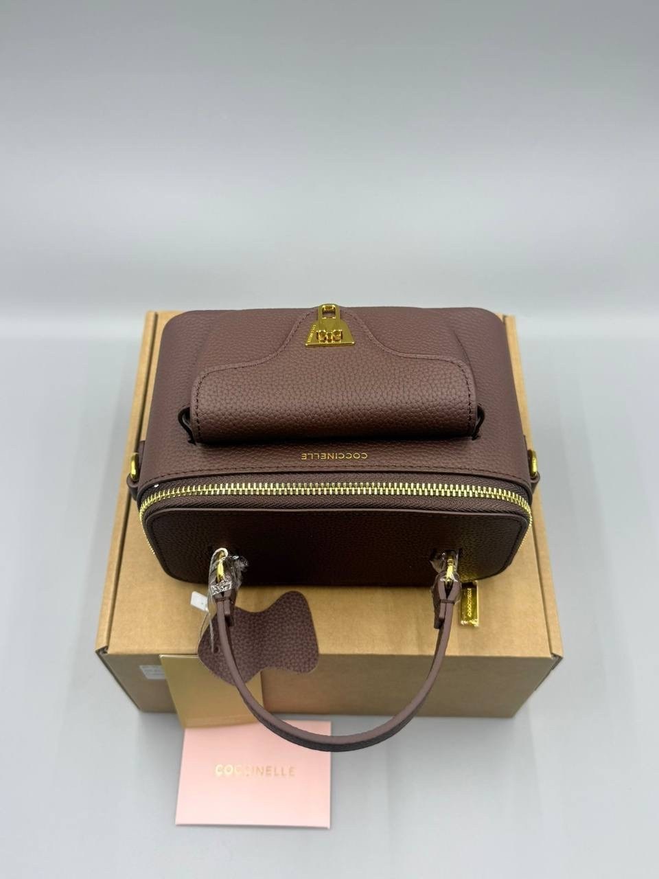 сумка coccinelle,coccinelle сумка женская,coccinelle сумка на плечо кросс-боди,coccinelle сумка на плечо кросс-боди beat soft,сумка